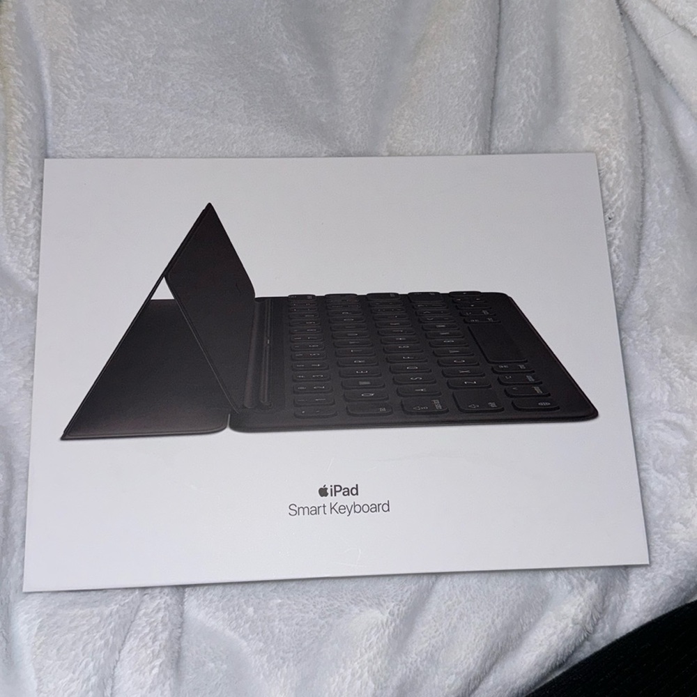Brand new ipad smart keyboard